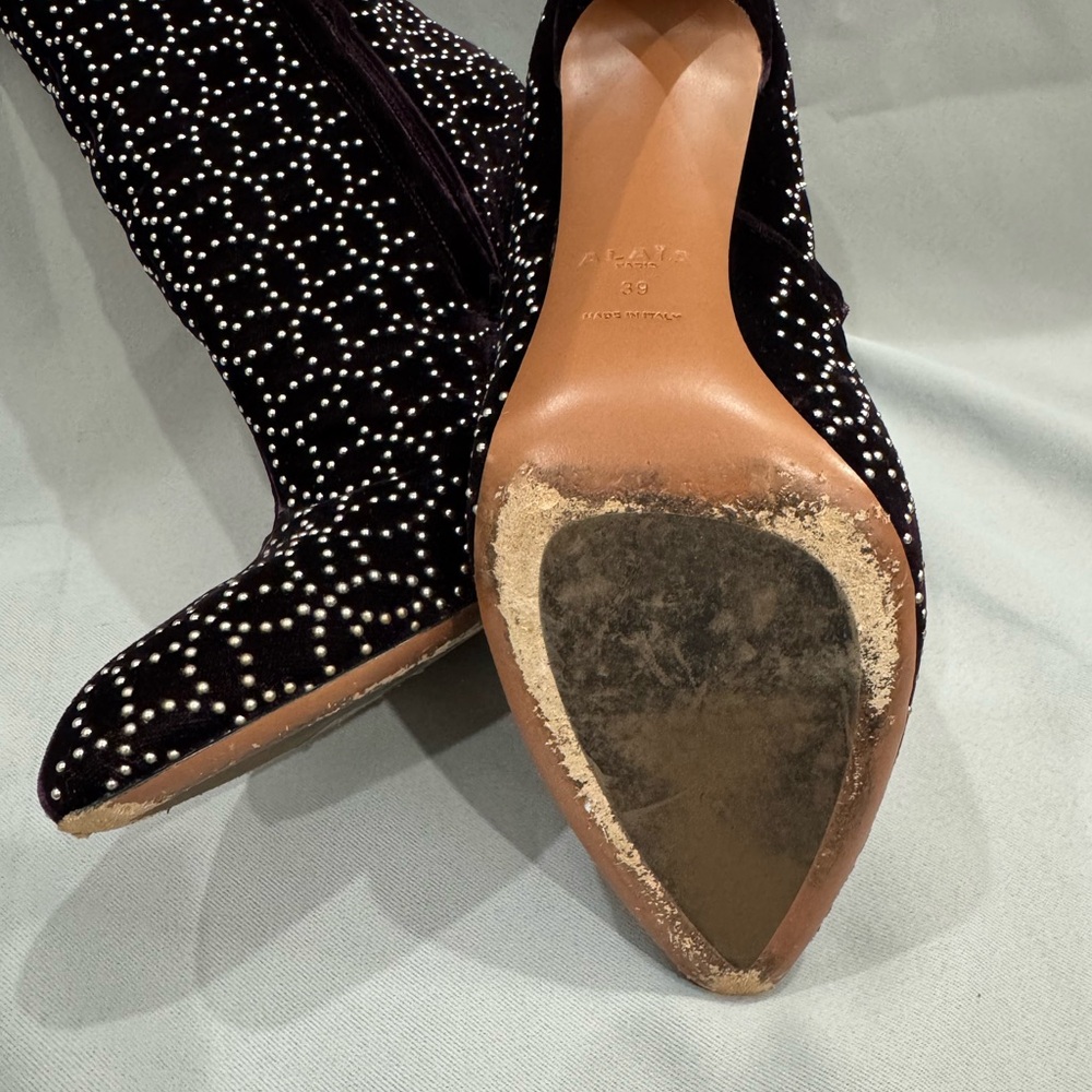🔥 RARE COLLECTOR’S FIND — Alaïa “Azzedine” Deep Wine Velvet Studded Booties (39) - Picture 8 of 15